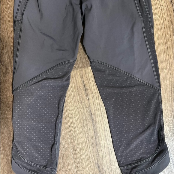 Revitalize crop lululemon pants gray size 8 - Picture 5 of 5